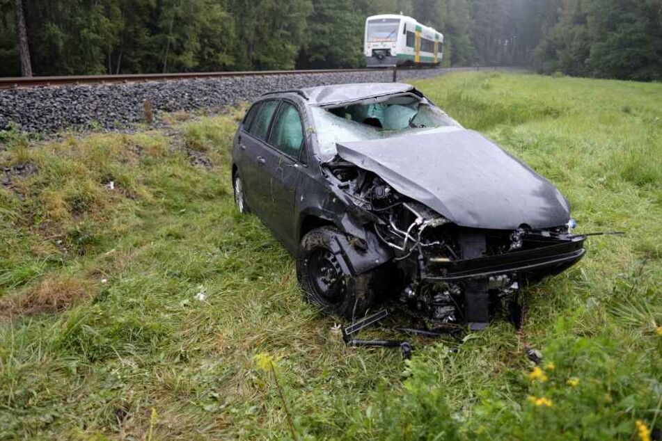 Der VW-Fahrer wurde bei dem Unfall schwer verletzt.