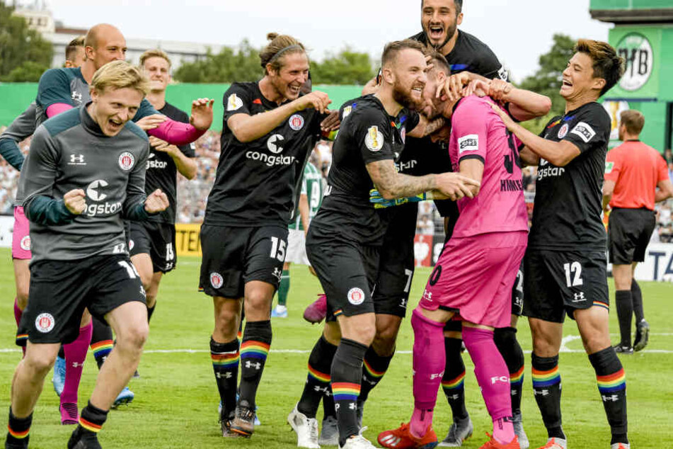 Am Ende jubelte der Zweitligist über einen glücklichen Sieg im Nordderby.