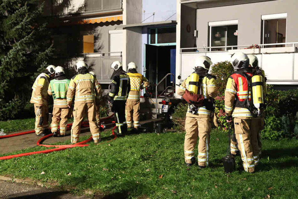 In einem Hausflur in Prohlis brach in der Nacht zum Samstag ein Feuer aus.