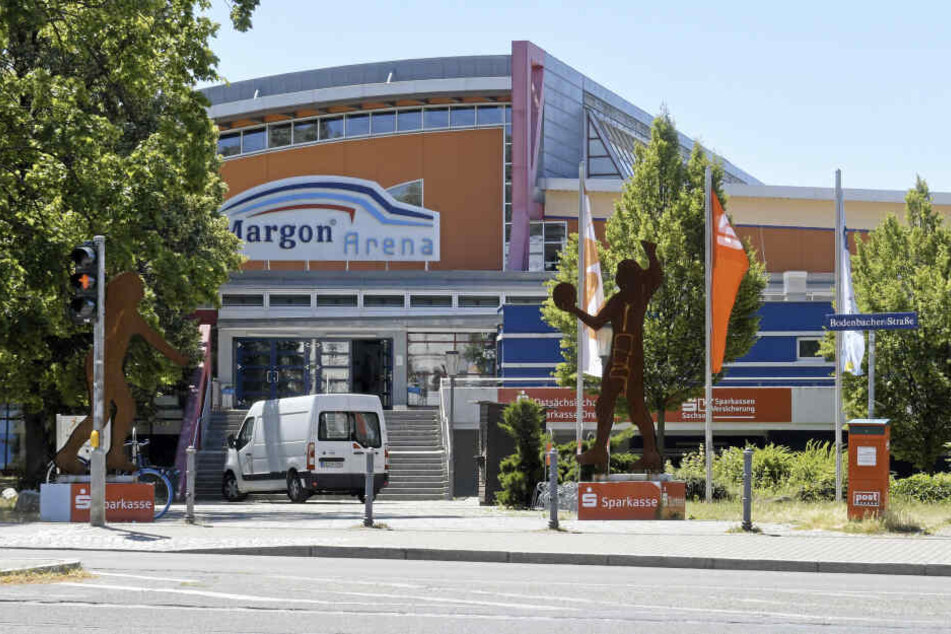 Das Dach der Arena ist aus Sicht der Stadt nicht wie geplant zu sanieren.