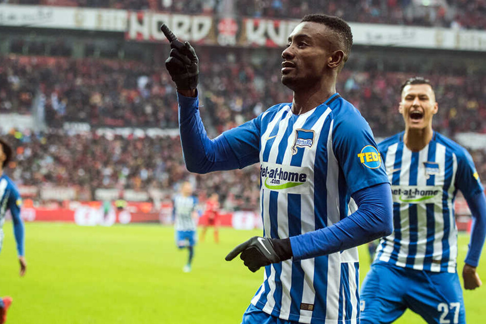 Salomon Kalou bejubelt seinen Treffer gegen Leverkusen. Ab Sommer wird bet-at-home.com wohl nicht mehr Hauptsponsor sein.