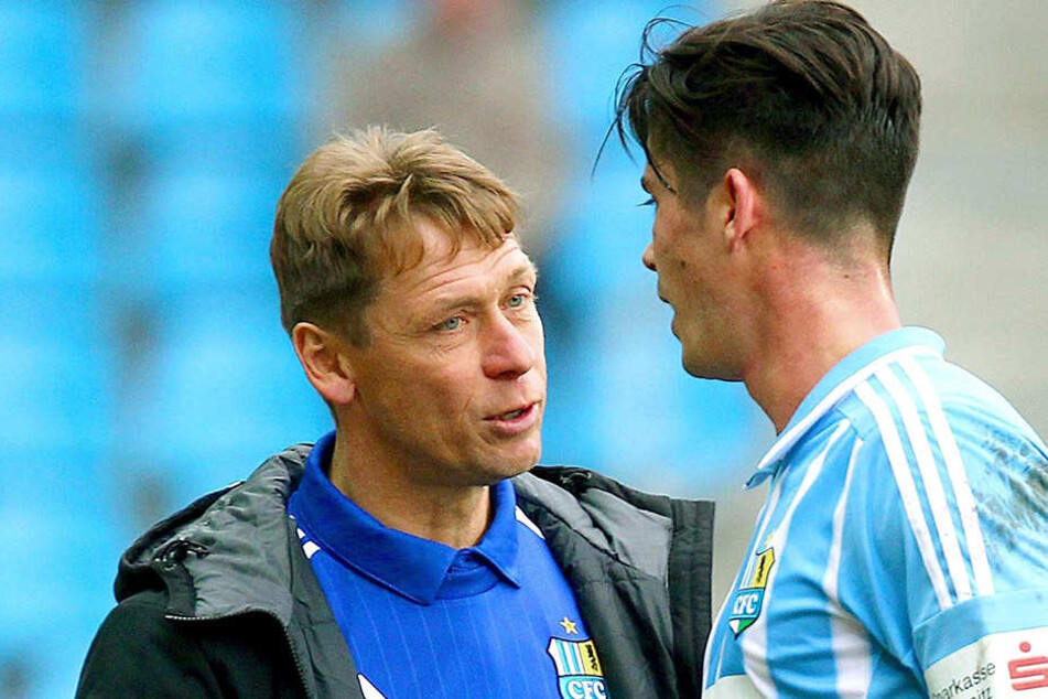 Dennis Mast (r.) blühte bereits in Halle unter Trainer Sven Köhler auf. Im
Sommer lotste Köhler den Offensivspieler als Verstärkung zum CFC.