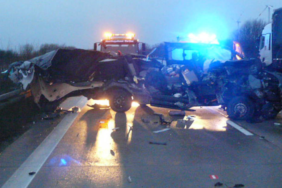 Die Autobahn blieb in Fahrtrichtung Hannover rund zweieinhalb Stunden lang gesperrt.