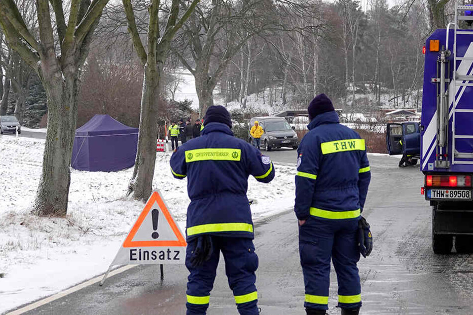 Die Landstraße war während der Spurensicherung gesperrt.
