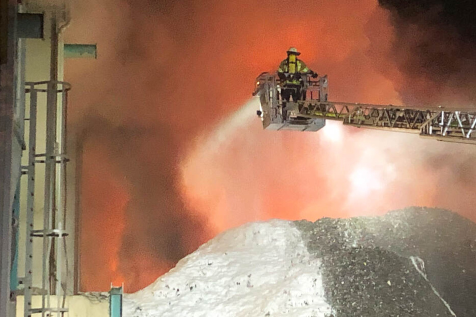 Die Feuerwehr musste zu einem Großeinsatz in Wörth an der Isar ausrücken.