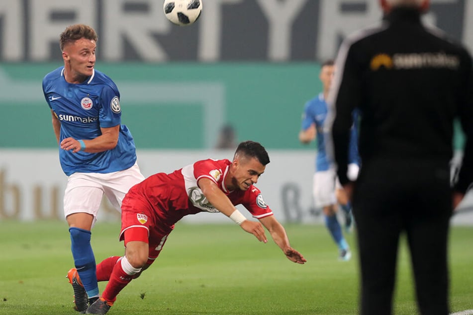 Letzte Saison traf Mirnes Pepic (l.) noch zum 2:0-Siegtreffer über die Stuttgarter. Hier im Zweikampf mit dem damaligen Stuttgarter Erik Thommy.