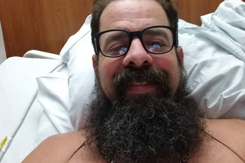 Blaine Shelton im Krankenhaus. Nach einem Hai-Angriff infizierten sich seine Wunden.
