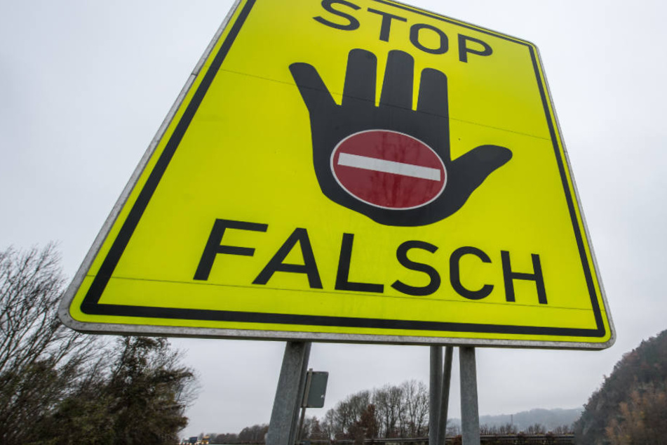 Die 73 Jahre alte Frau konnte erst von der Polizei gestoppt werden. (Symbolbild)