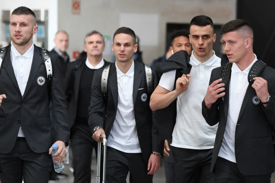 Einheitlich im feinen Zwirn (v.l.n.r.): Ante Rebic, Mijat Gacinovic, Filip Kostic und Luka Jovic.