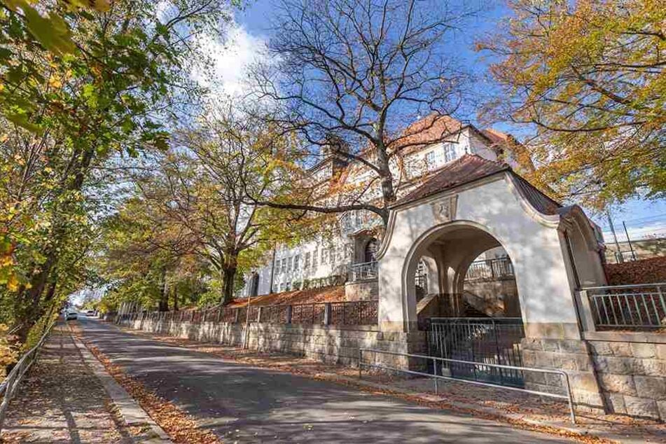 Die Grund- und Oberschule Schönau: Für "Elterntaxis" Montag schwer zu erreichen.