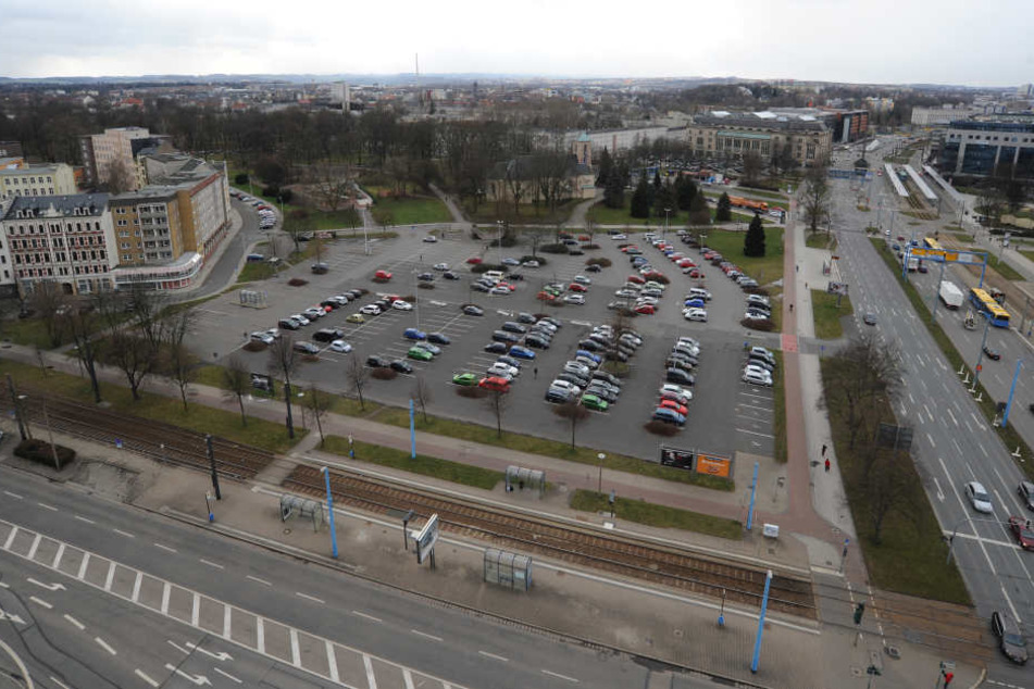 Wenn die Flächen an Johanniskirche und Tietz bebaut werden, fallen etwa 1100
Parkplätze weg.