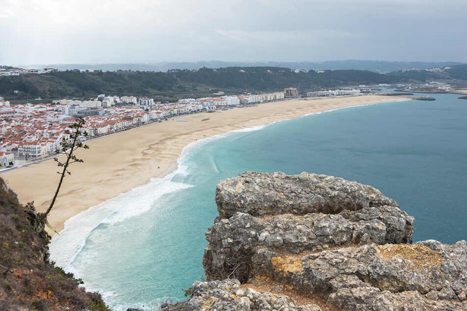 An der Küste von Nazaré sprang der Deutsche in den Tod.