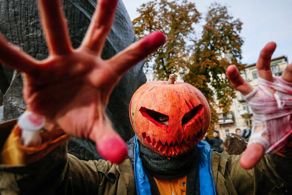 Mit einer Halloween-Demo wollen linke Aktivisten in Leipzig gegen Rechts demonstrieren. (Symbolbild)