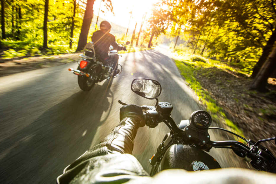 Viele Biker nutzten das gute Wetter noch einmal für eine Motorrad Tour. (Symbolbild)