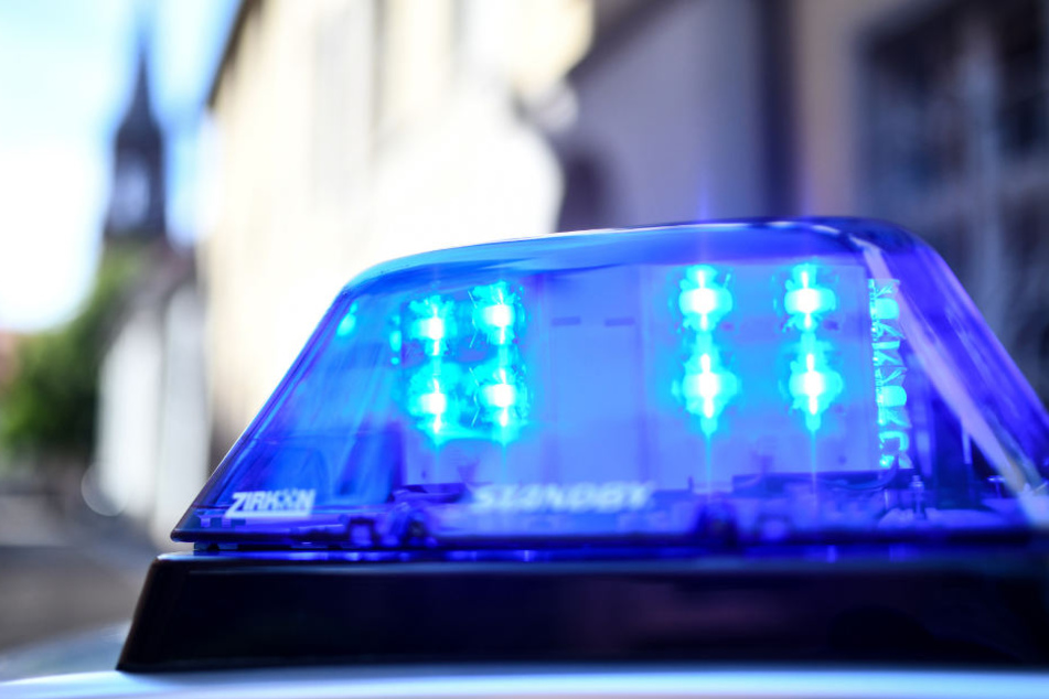 Die Polizei ermittelt gegen einen Mann, der einen Jugendlichen geschlagen haben soll (Symbolfoto).