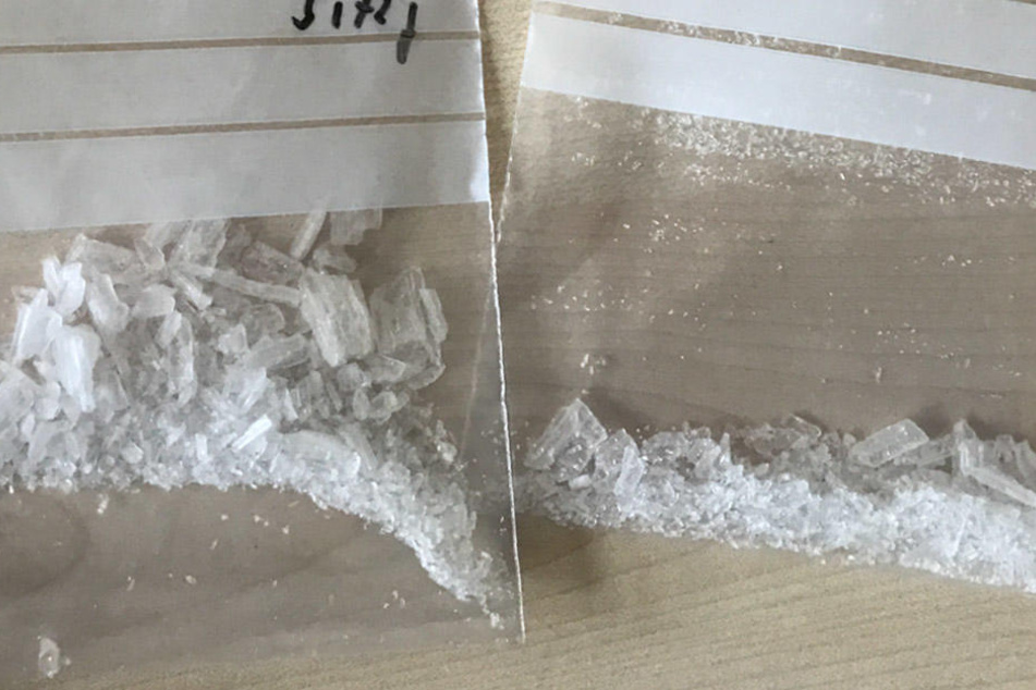 Die Beamten beschlagnahmten unter anderem auch Crystal.