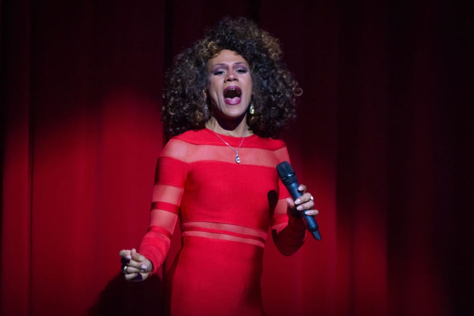 Ikenna Beney Amaechi klingt und sieht aus, wie die vor fünf Jahren verstorbene Pop-Diva Whitney Houston ("I will always love you")