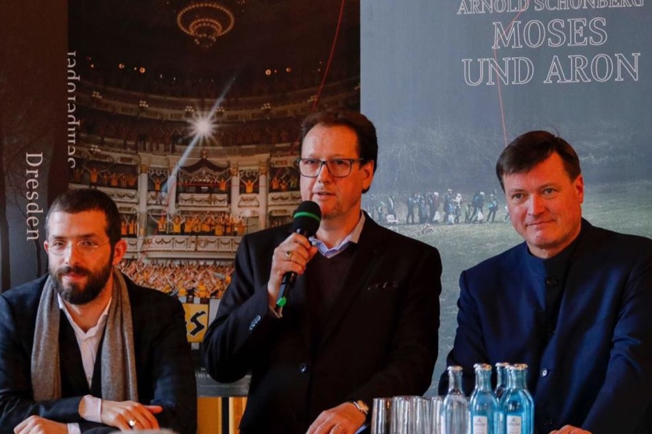 Am 22. Februar präsentierte der neue Intendant der Semperoper Peter Teiler (Mitte) den neuen Spielplan für 2018/19.