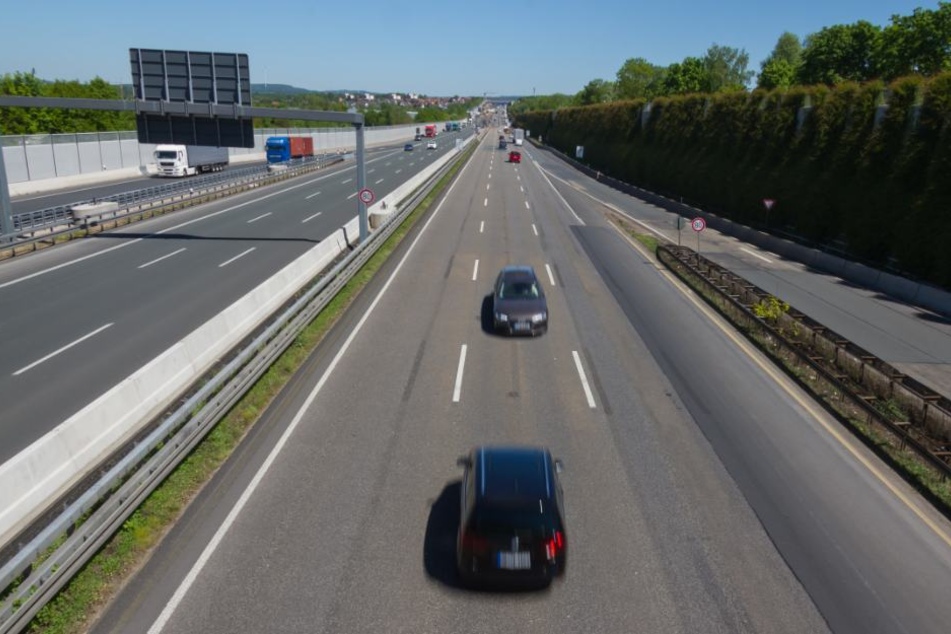 Auf der Autobahn wendete die Dame. (Symbolbild)