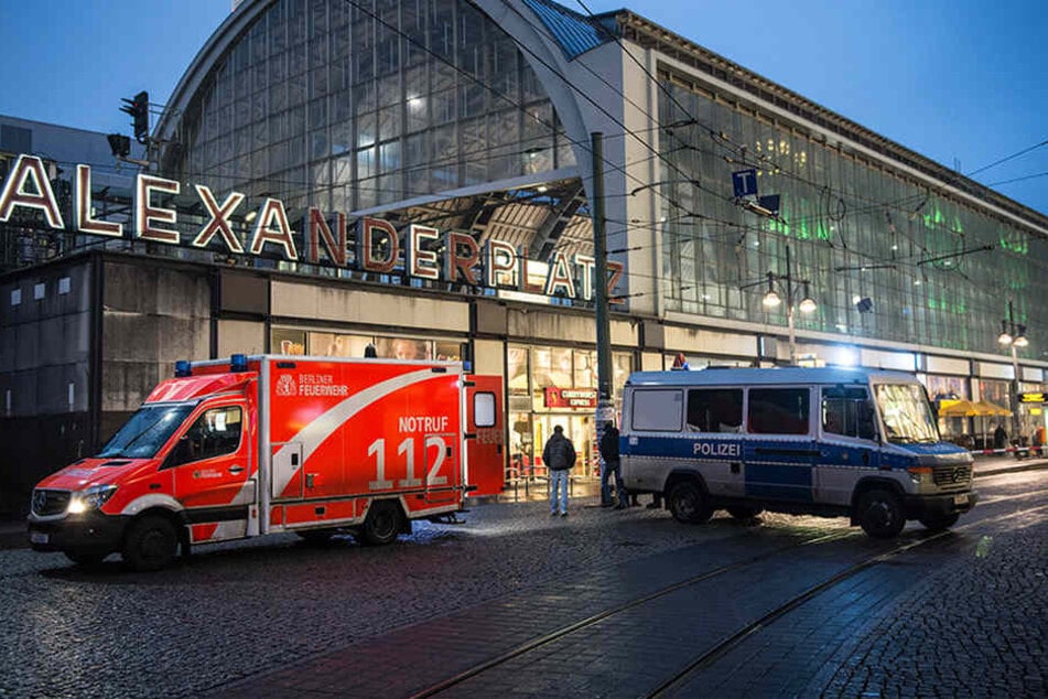 Der Alexanderplatz gehört zu den gefährlichsten Orten in Berlin. Innerhalb eines Tages kam es zu zwei großen Auseinandersetzungen mit mehreren Verletzten. (Symbolbild)