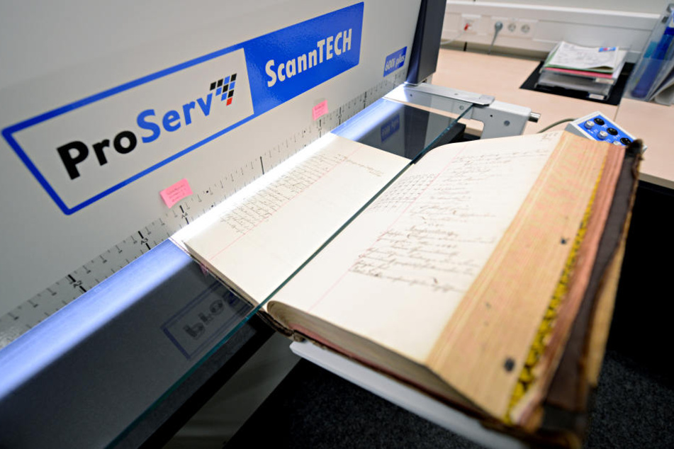 Nachdem bereits seit 1995 die Grundbücher im Freistaat elektronisch geführt werden, wurde auch in Chemnitz die elektronische Grundakte eingeführt.