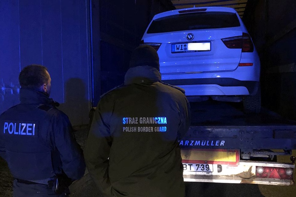 Die Polizei wunderte sich über die deutschen Kennzeichen.