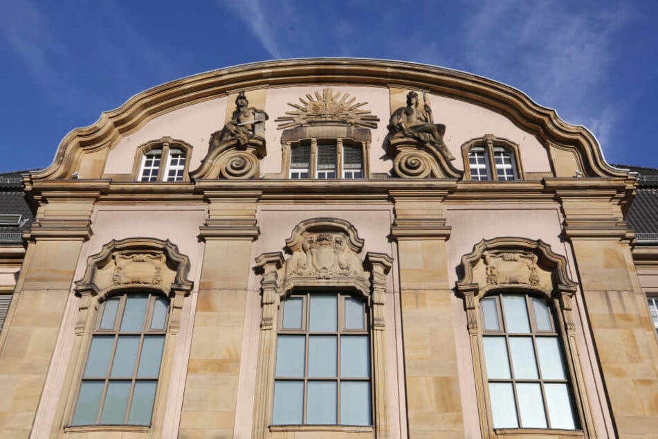 Der 55-Jährige wurde vom Landgericht zu einer lebenslangen Freiheitsstrafe verurteilt.