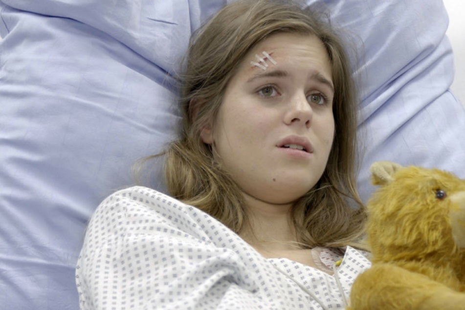 In Folge vier wird die schwangere Anna Fischer (14) vergewaltigt und niedergestochen.