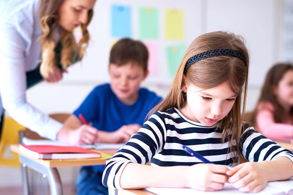 Die Zahl der Schüler in Sachsen wächst - auch das verschärft den Lehrermangel.