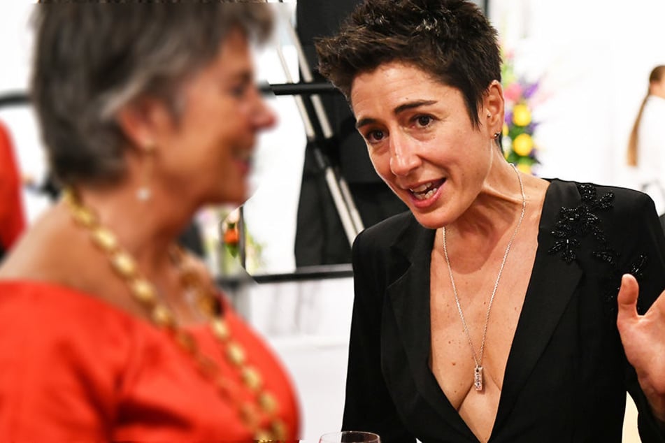 Dunja Hayali (re.) ist immer wieder Anfeindungen ausgesetzt.