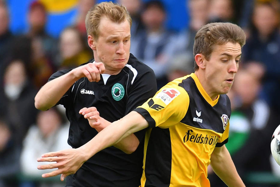Niklas Hauptmann (r.) unternahm beim Test in Auerbach seine ersten Gehversuche nach seinen Verletzungspause. Eine Option für Sandhausen ist er aber wohl noch nicht.