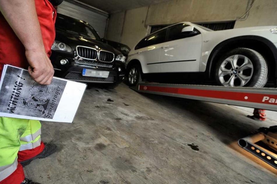 Keine Arbeit aber dicke Schlitten, wenn das Geld für Autos aus Verbrechen stammt, werden sie künftig beschlagnahmt.