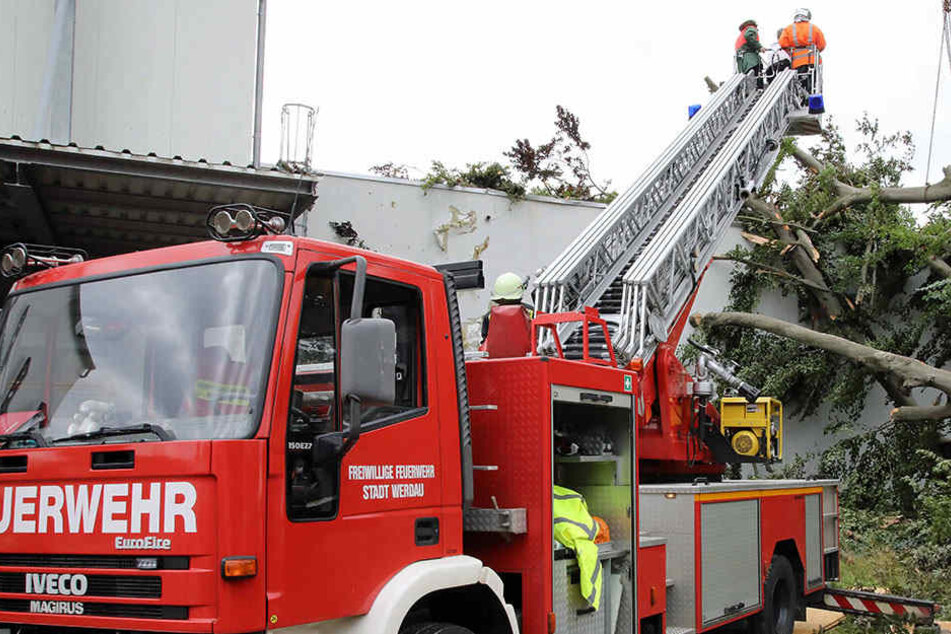 Die Feuerwehren hatten alle Hände voll zu tun mit den Sturmschäden.