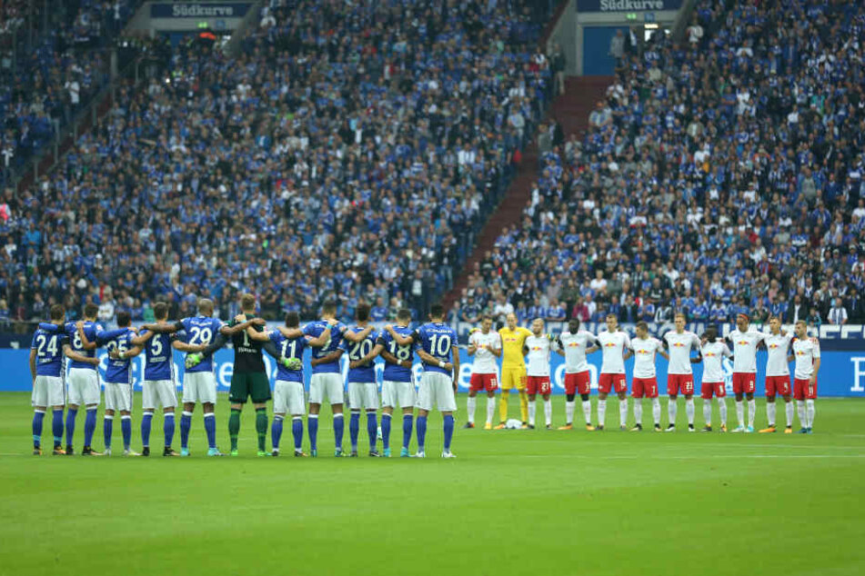 Vor Anpfiff gedachten beide Teams der Opfer der Terroranschläge von Barcelona.
