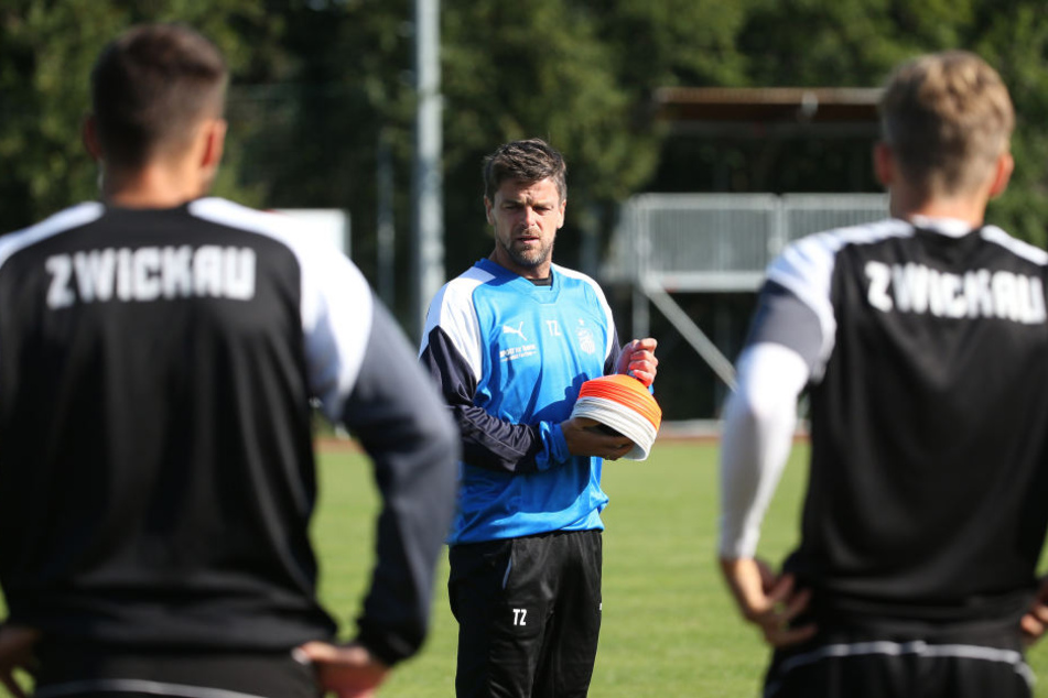 Torsten Ziegner beim Training mit seinem Team.