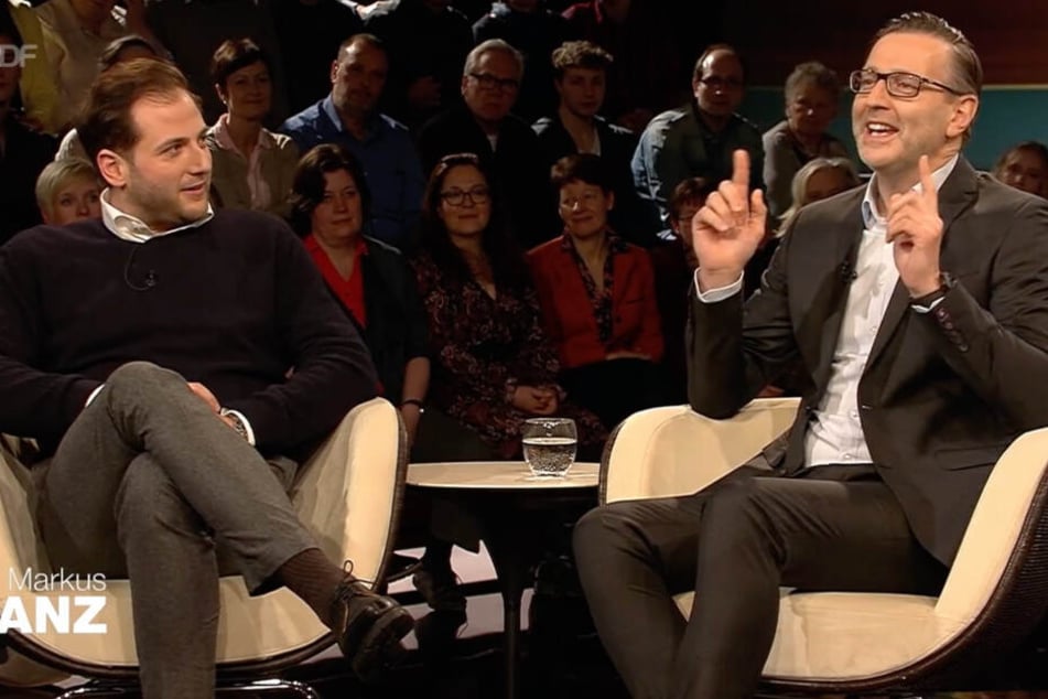 Detlev Kümmel (rechts) reagiert gelassen auf die Vorwürfe, Julian Schmitz-Avila hört gespannt zu.