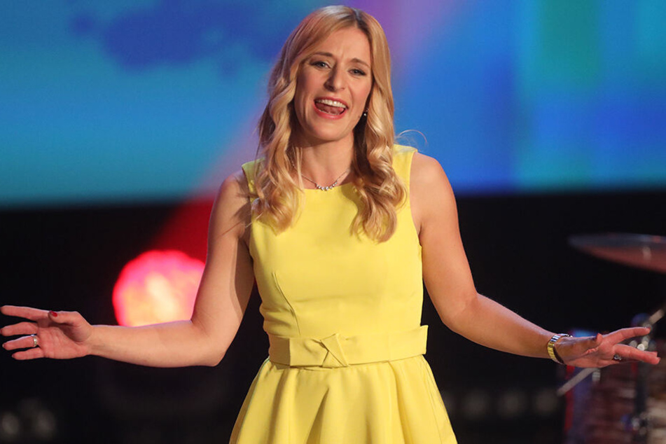 Ehefrau Stefanie Hertel hier bei der Aufzeichnung der Fernsehsendung "Die große Show zum Muttertag" in Altenburg - die Sendung läuft am Samstagabend im MDR.