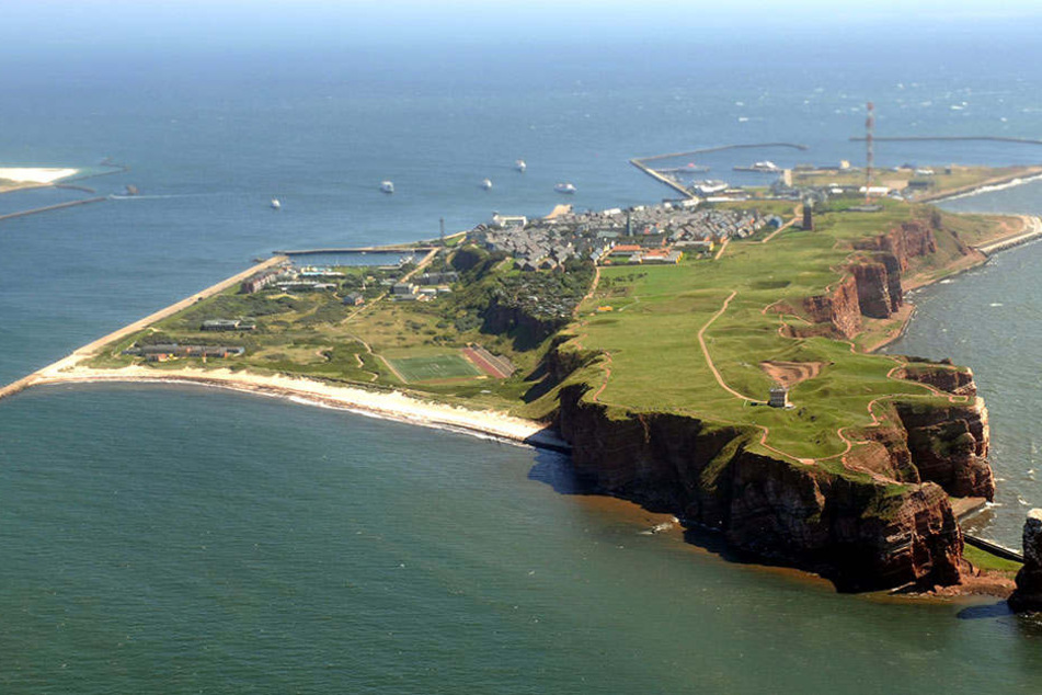 Auf Helgoland wurde eine Fliegerbombe entdeckt. Für die Entschärfung war die Evakuierung des gesamten Helgoländer Oberlandes erforderlich.