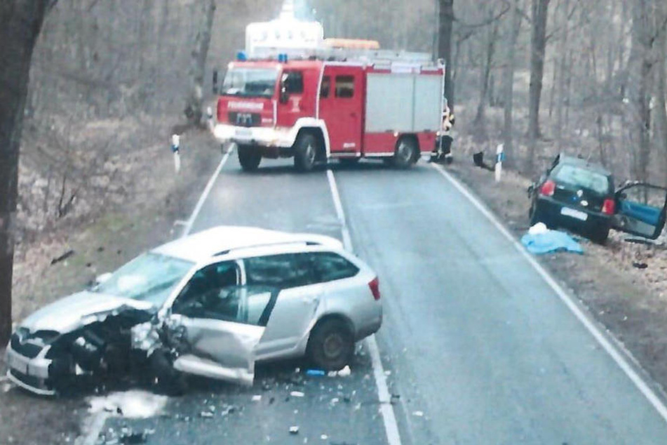 Bei einem Unfall auf der B96 kam ein Autofahrer ums Leben.