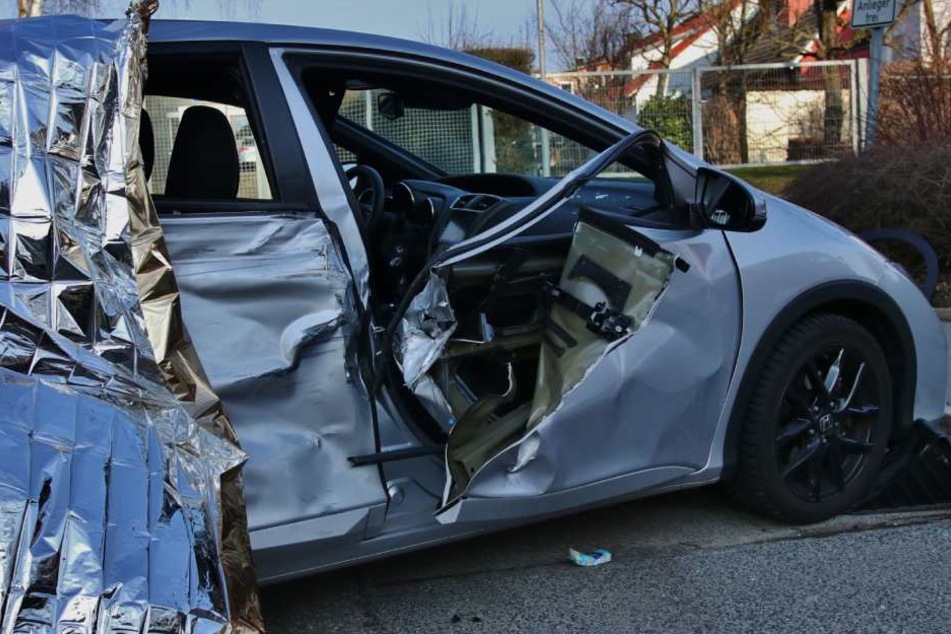 Der Honda nach dem Aufprall mit dem Biker.