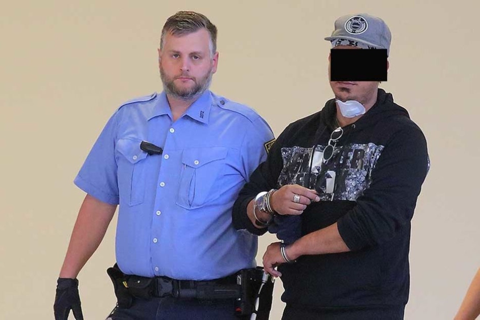 Driss M. (33) will sich mit der Bratpfanne nur gewehrt haben.
