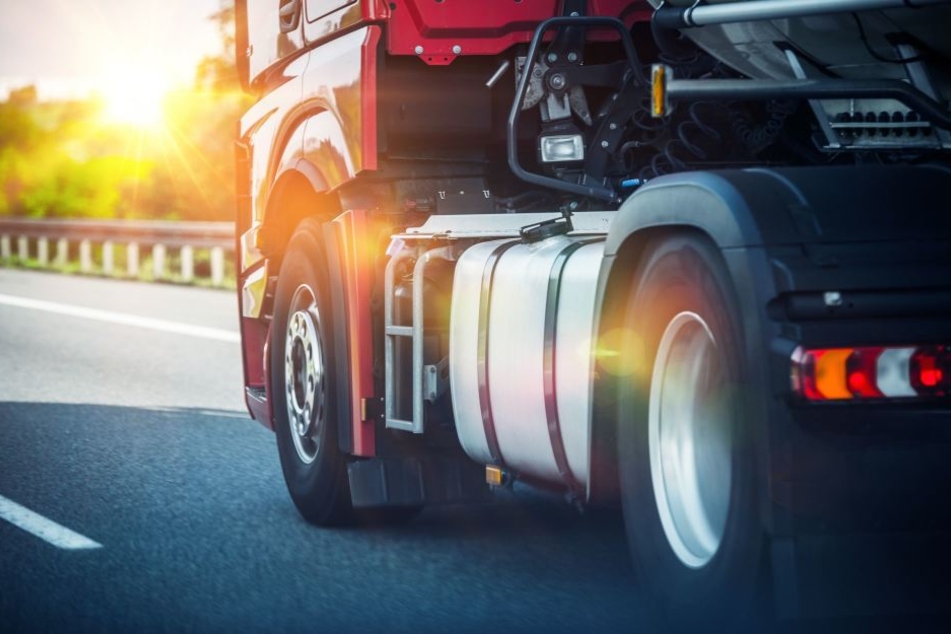 Auf der A44 krachten am Freitagnachmittag zwei rumänische Lkw aufeinander (Symbolbild).