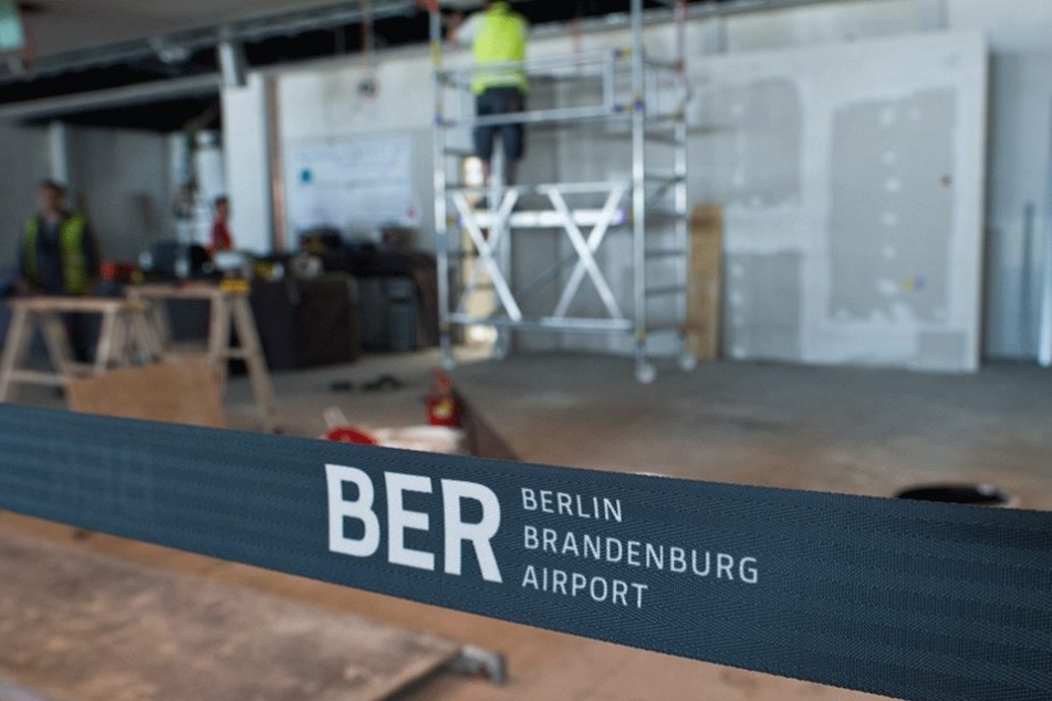 Die Arbeiten am BER dauern voraussichtlich nochmal bis zu einem halben Jahr länger.