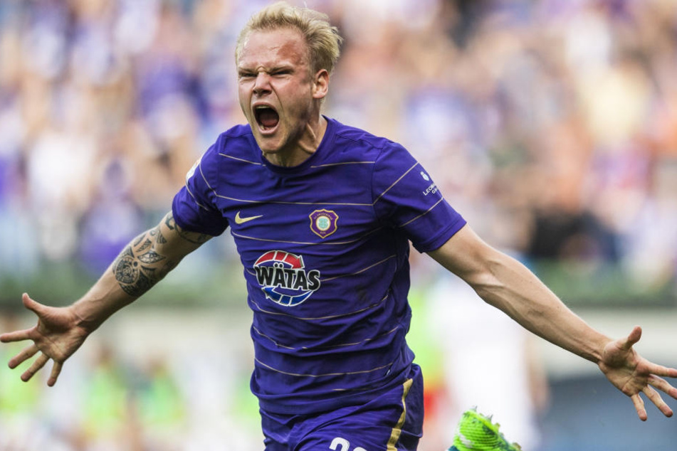 Sören Bertram jubelt nach seinem Tor zum 1:0 in der Relegation gegen den KSC. Seither ist der Stürmer oben auf.