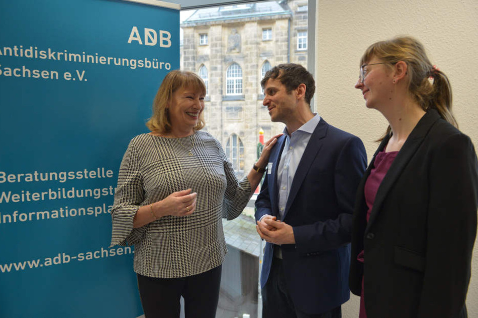 Staatsministerin Petra Köpping (60, SPD) mit den Beratern Jan Diebold (34) und Stefanie Gockel (30) bei der Eröffnung der Regionalstelle des Antidiskriminierungsbüros.