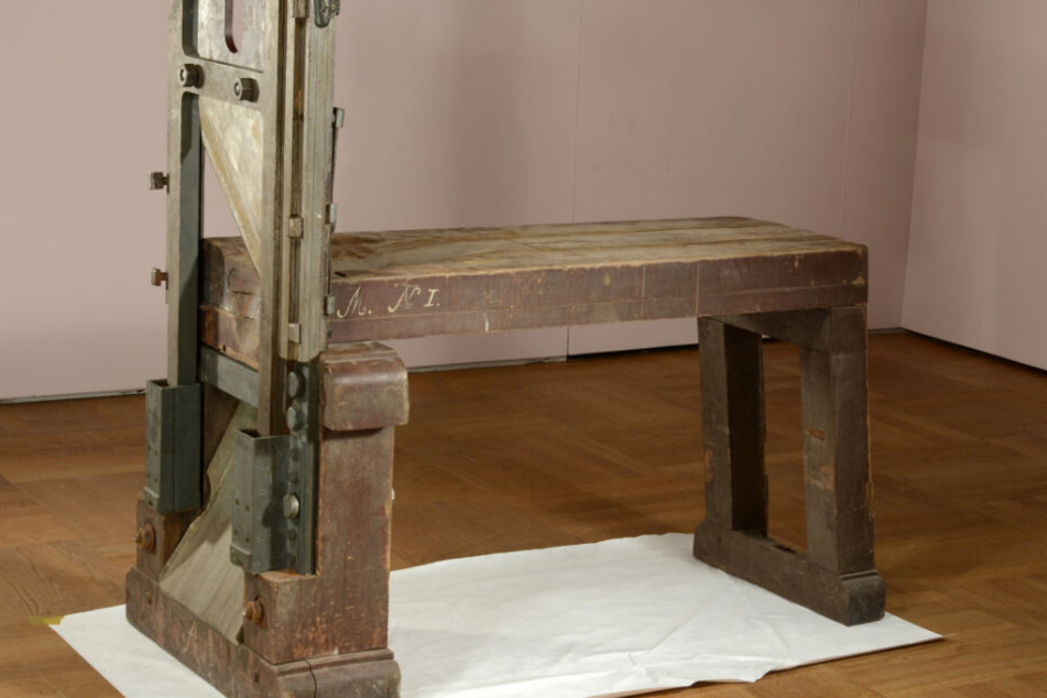 München: Mit dieser Guillotine wurden die Geschwister Hans und Sophie Scholl im Februar 1943 hingerichtet. (Archivbild)