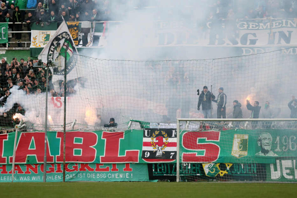 Während des Spiels wurde immer wieder Pyro-Technik gezündet.
