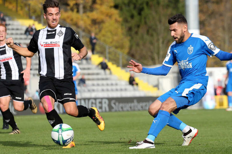 In der ersten Halbzeit hatte der FC Carl Zeiss mehr vom Spiel. Der Gastgeber kam gestärkt aus der Kabine und drehte die Partie binnen 20 Minuten.