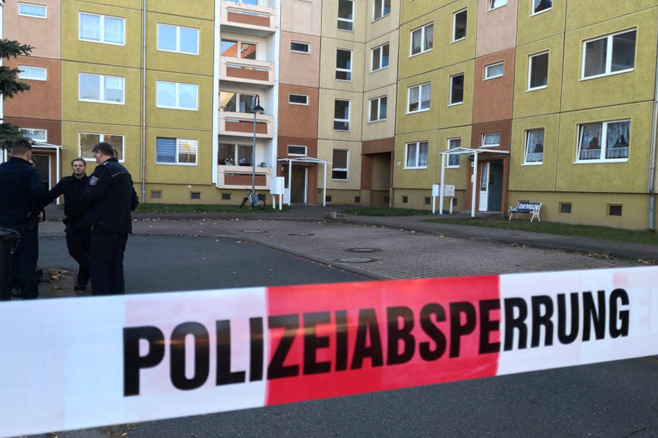 Das Wohnhaus wurde komplett abgesperrt.