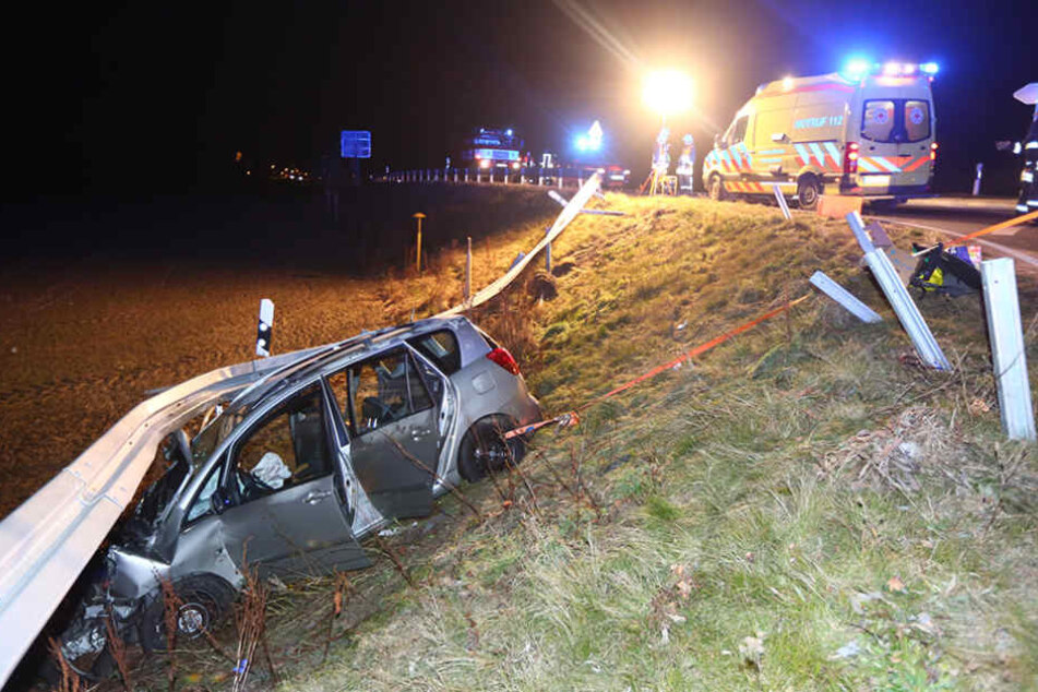 Am Sonntagabend rutschte ein Toyota bei Pulsnitz in die Leitplanke.